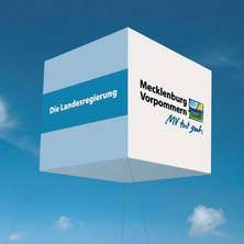 Ein Land stellt sich vor - der bbl-mv stellt sich vor; Modellansicht des Helium-Würfels, der über dem Pavillon der Landesregierung schwebte: Aussenmaße 4x4x4m ! © 2005 bbl-mv
