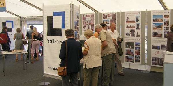 Viele Besucher informierten sich am Wochenende am Stand des bbl-mv über das breitgefächerte Leistungsspektrum des Betriebes. © 2005 bbl-mv