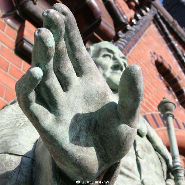 Kann jetzt wieder gut winken:
Georg von Mecklenburg-Strelitz. © 2006 bbl-mv