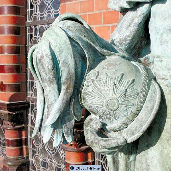 Alter Hut  in der rechten Hand von Christian Ludwig: auch dieses Detail kommt nach der Rekonstruktion wieder zur Geltung. © 2006 bbl-mv