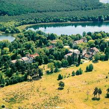 Luftbildaufnahme von der Heilanstalt in Domjüch.
Diese wechselte Anfang 2006 den Besitzer. © 2006 bbl-mv