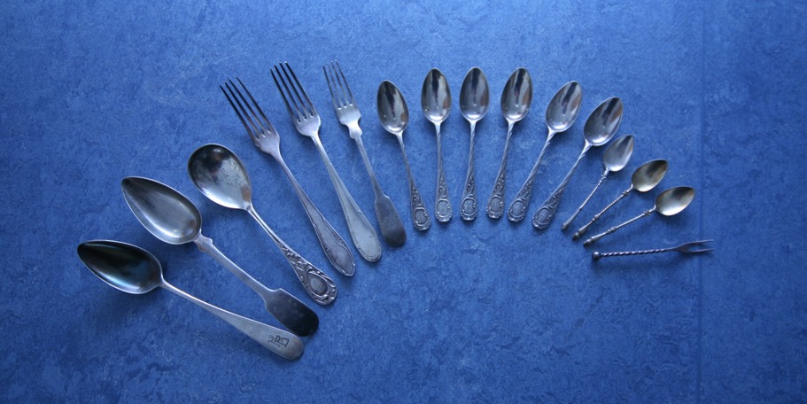 Das Tafelsilber fällt, sofern die ermittelten Erben den Nachlass ausgeschlagen haben bzw. kein Erbe gefunden werden kann, in Mecklenburg-Vorpommern zunächst dem Land zu. © 2009 Betrieb für Bau und Liegenschaften Mecklenburg-Vorpommern