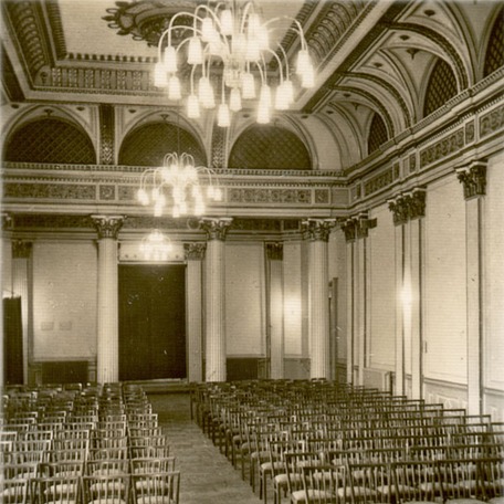 Historische Aufnahme von 1959: der Goldene Saal im damaligen  Haus der Deutsch-Sowjetischen Freundschaft . © 2009 Betrieb für Bau und Liegenschaften Mecklenburg-Vorpommern