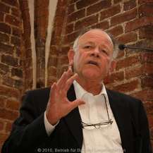 Prof. Dipl.-Ing. Hans Günther Burkhardt bei der Verleihung des Sonderpreises an den Betrieb für Bau und Liegenschaften M-V © 2010 Betrieb für Bau und Liegenschaften