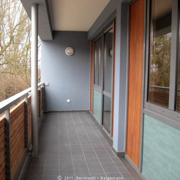 Fassade west - Blick auf den Balkon als Gemeinschaftsfreisitz © 2011 Bernhardt + Bergemann