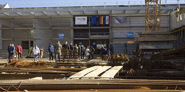 Aus 650 Tonnen Stahl und 2.800 Tonnen Beton besteht der Rohbau des Ver- und Entsorgungszentrums auf dem Campus Schillingallee. © 2011 Betrieb für Bau und Liegenschaften Mecklenburg-Vorpommern