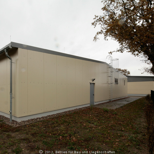 Ansicht auf die Rückseite der Halle. © 2012 Betrieb für Bau und Liegenschaften Mecklenburg-Vorpommern