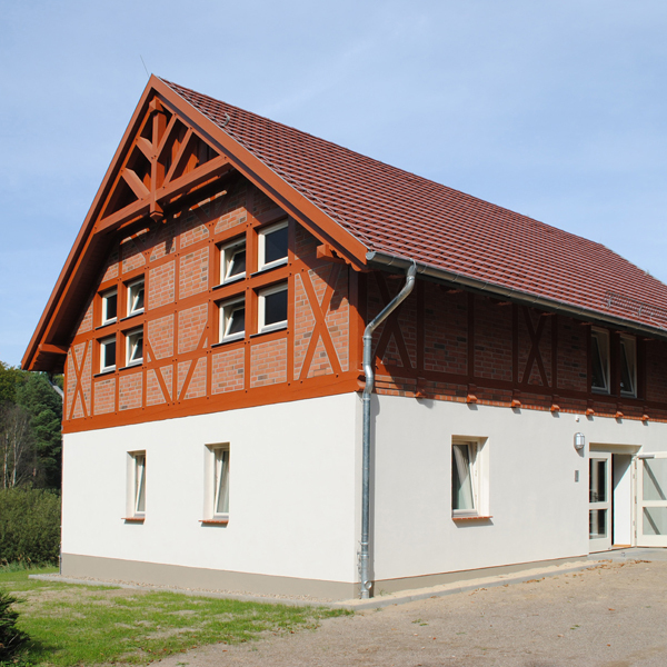 Zuständig für das Bauprojekt ist der BBL M-V Geschäftsbereich Neubrandenburg.
In einem Jahr Bauzeit ist für knapp 400.000 € der Neubau errichtet worden. © 2012 Betrieb für Bau und Liegenschaften Mecklenburg-Vorpommern