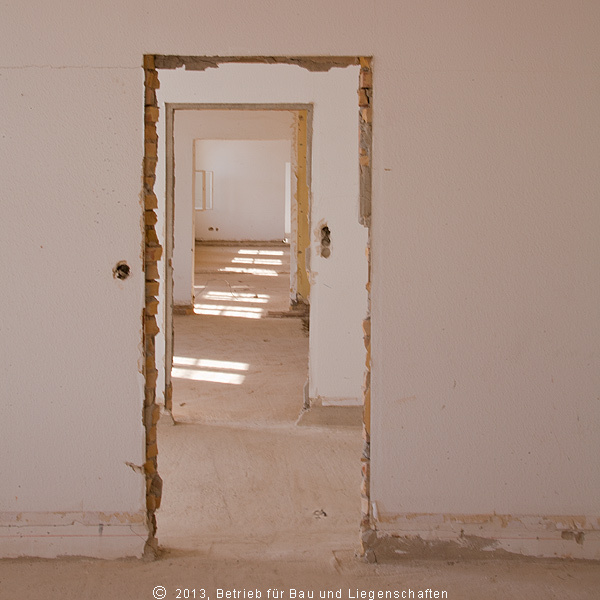 Die Grundsanierung im Haus A läuft trotz des lang anhaltenden Winters weiter. © 2013 Betrieb für Bau und Liegenschaften Mecklenburg-Vorpommern