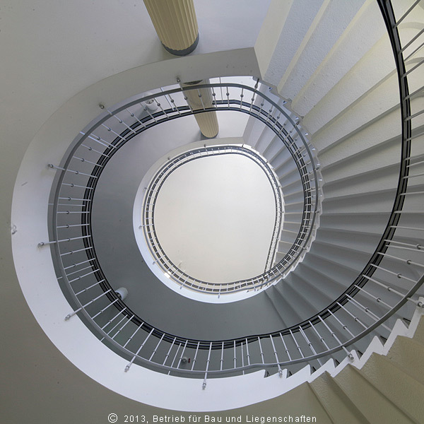 Für 8 Millionen Euro ist der 1. Bauabschnitt im Juni 2013 abgeschlossen worden. Das Treppenhaus war Bestandteil des Bauprojekts. © 2013 Betrieb für Bau und Liegenschaften Mecklenburg-Vorpommern