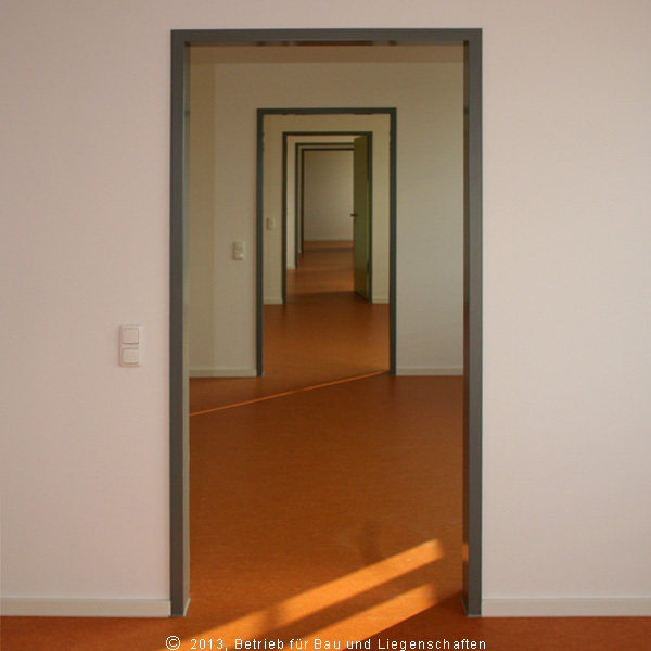 Büro mit Durchgangstüren © 2013 Betrieb für Bau und Liegenschaften Mecklenburg-Vorpommern