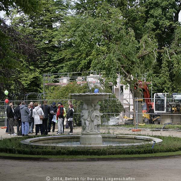 Im Orangeriegarten, einer Station der Führung, laufen die Arbeiten derzeit auf Hochtouren. © 2014 Betrieb für Bau und Liegenschaften Mecklenburg-Vorpommern