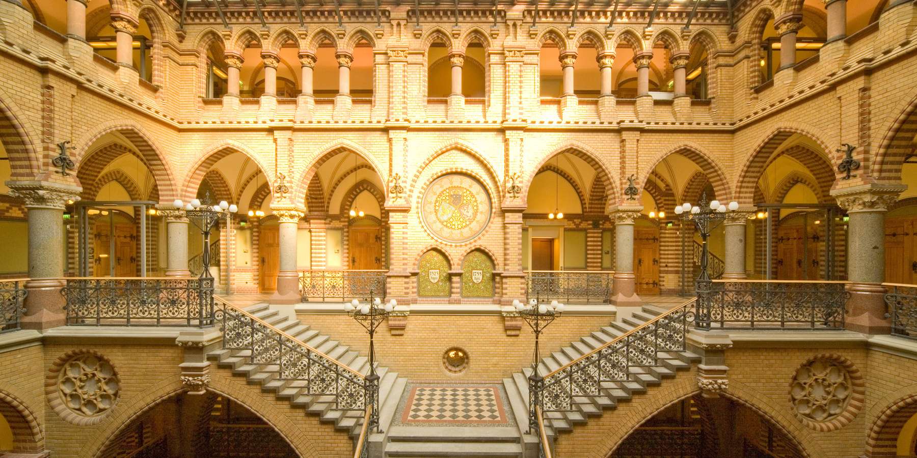 Im Lichthof - Blick in das Ständehaus Rostock © 2007 Betrieb für Bau und Liegenschaften Mecklenburg-Vorpommern