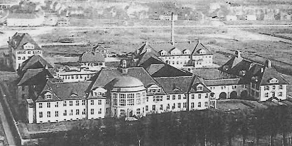 Historische Aufnahme des ursprünglichen Areals des Klinikums an der Schillingallee aus dem Jahr 1927.