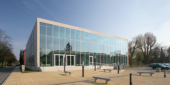 Mit dem Landesbaupreis 2008 ausgezeichnet: das Zentrum für Zahn-, Mund- und Kieferheilkunde an der Ernst-Moritz-Arndt-Universität Greifswald. © © 2008 Betrieb für Bau und Liegenschaften Mecklenburg-Vorpommern