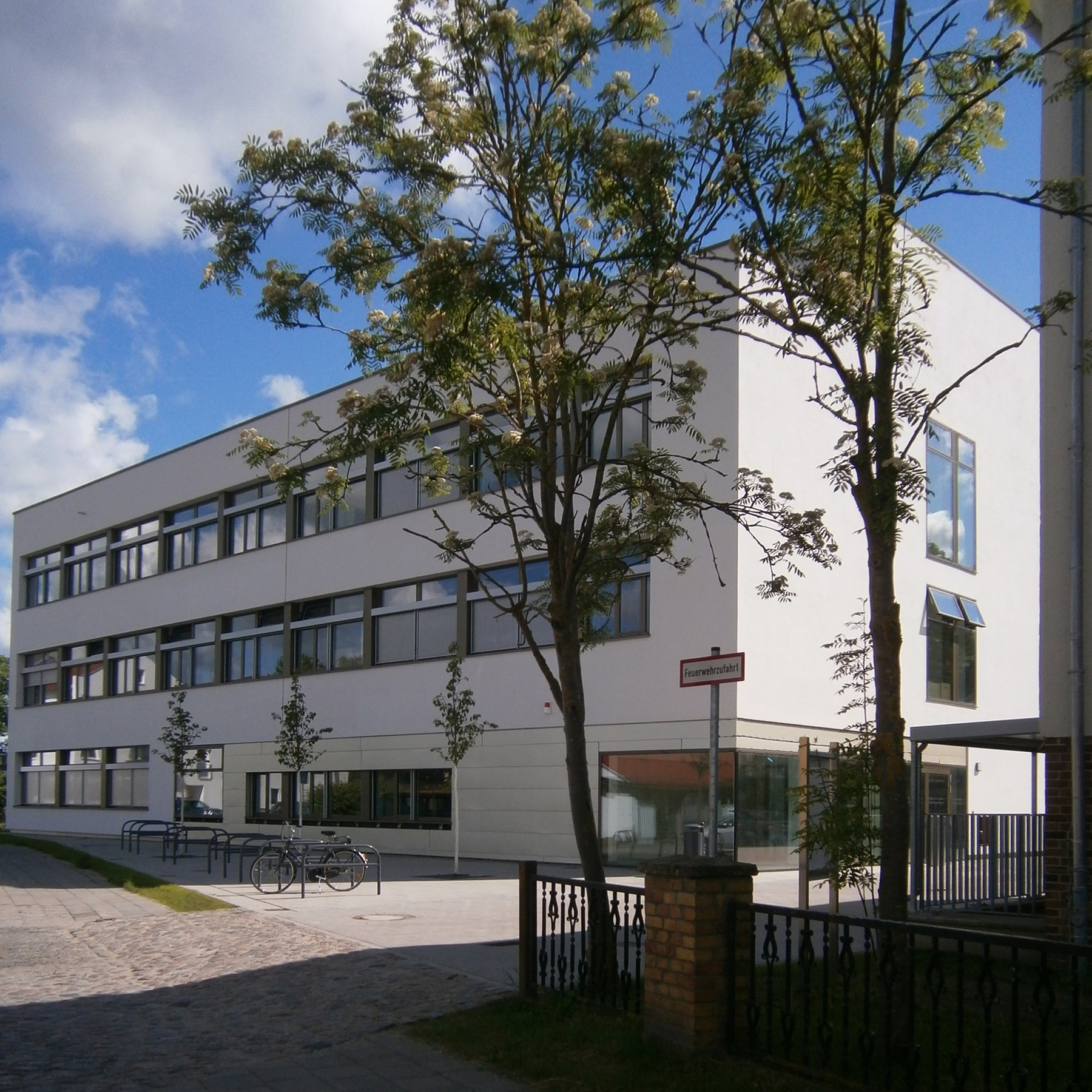 Ansicht von Südwesten, von der Loitzer Straße © 2015 Betrieb für Bau und Liegenschaften Mecklenburg-Vorpommern