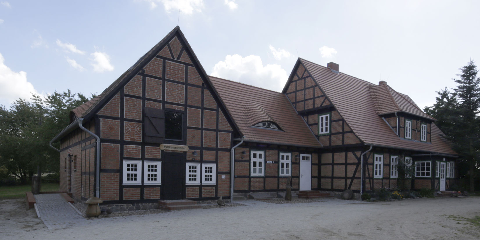 Waldklassenzimmer Revierförsterei Neuendorf - Neu Rhäse, Forsthaus 2 Umnutzung des Stallgebäudes © 2015 Betrieb für Bau und Liegenschaften Mecklenburg-Vorpommern