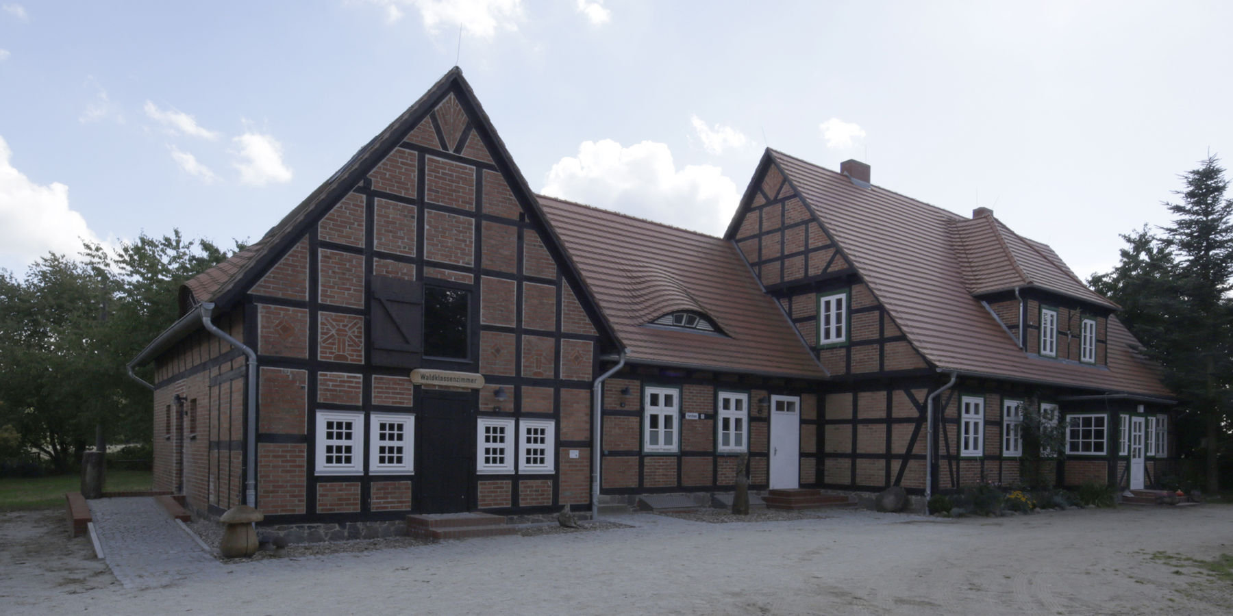 Waldklassenzimmer Revierförsterei Neuendorf - Neu Rhäse, Forsthaus 2 Umnutzung des Stallgebäudes © 2015 Betrieb für Bau und Liegenschaften Mecklenburg-Vorpommern