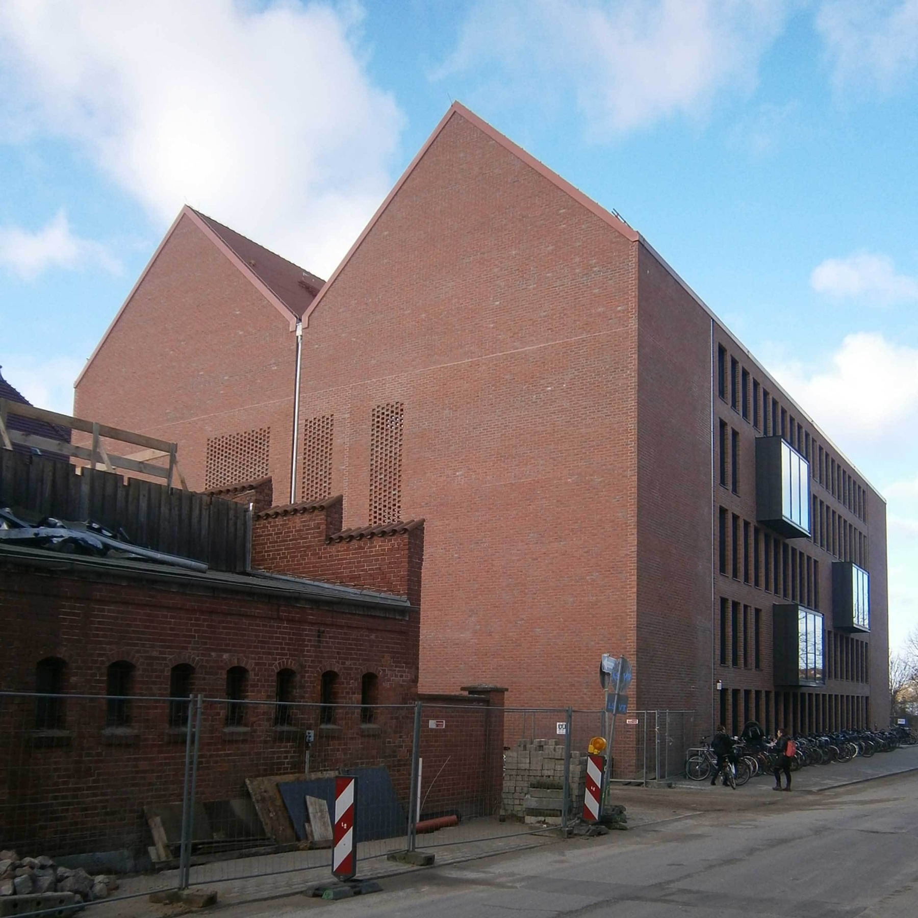 Bibliotheksneubau - Blick aus der Hunnenstraße © 2016 Betrieb für Bau und Liegenschaften Mecklenburg-Vorpommern
