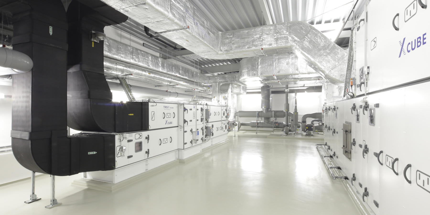 Zum Beispiel: leistungsstarke Haustechnik im Neubau für das Institut für Physik an der Universität Rostock. Diese Anlage wird nicht von der SBL-MV bewirtschaftet. © 2015 Betrieb für Bau und Liegenschaften Mecklenburg-Vorpommern