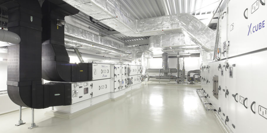 Zum Beispiel: leistungsstarke Haustechnik im Neubau für das Institut für Physik an der Universität Rostock. Diese Anlage wird nicht von der SBL-MV bewirtschaftet. © 2015 Betrieb für Bau und Liegenschaften Mecklenburg-Vorpommern