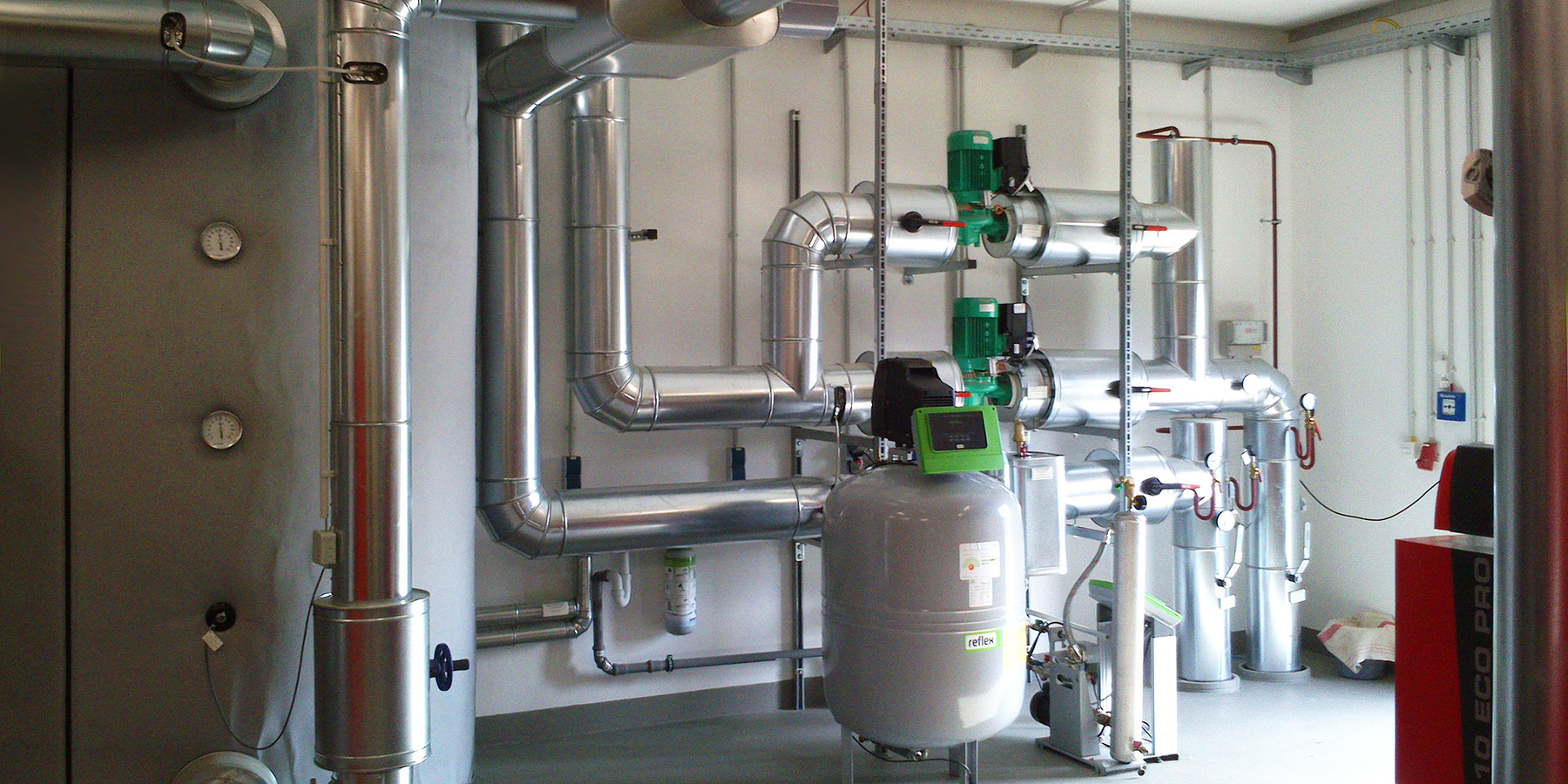 Das Membranausdehnungsgefäß im 
Heizungssystem im Polizeizentrum Rostock-Waldeck hält den Druck automatisch konstant. © 2016 Betrieb für Bau und Liegenschaften Mecklenburg-Vorpommern