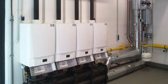 Viererkaskade Gaswandheizkessel zur Spitzenlastversorgung des  Nahwärmenetzes in Rostock-Waldeck. © 2016 Betrieb für Bau und Liegenschaften Mecklenburg-Vorpommern