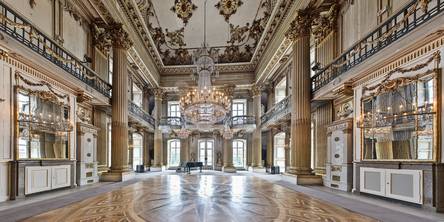 Am 29. Juli 2015 im Goldenen Saal - hier sind die Statik ertüchtigt und die Marketerieböden aufgearbeitet worden. Das Bauprojekt verantwortete der BBL M-V Geschäftsbereich Schwerin, der in den vergangenen fünf Jahren ca. 10 Millionen Euro aus dem Landesha © 2015 Fotodesign Klose