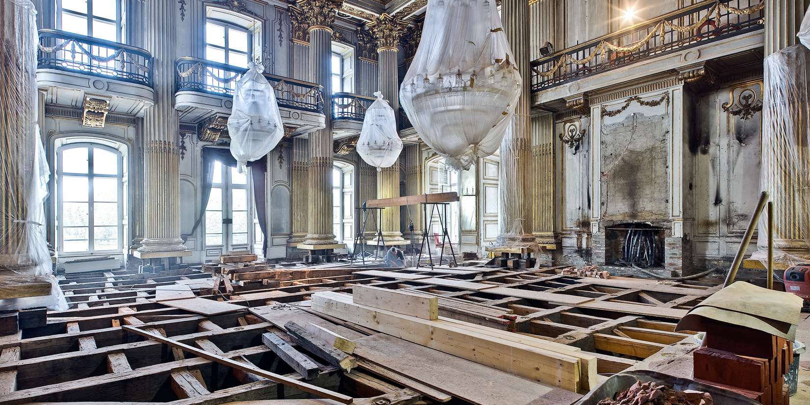 Die Unterkonstruktion des Marketerie-Parketts im Goldenen Saales war zu ertüchtigen, damit hier auch künftig öffentliche Veranstaltungen stattfinden können. © 2015 Fotodesign Klose