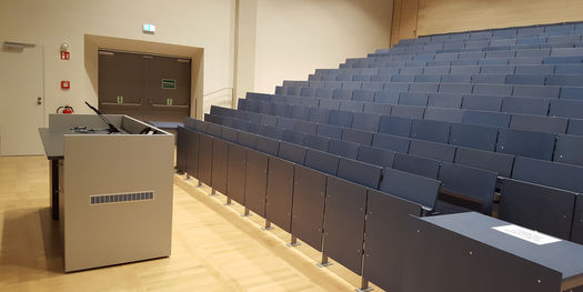 Einer der beiden kleinen Hörsäle. © 2016 Betrieb für Bau und Liegenschaften Mecklenburg-Vorpommern