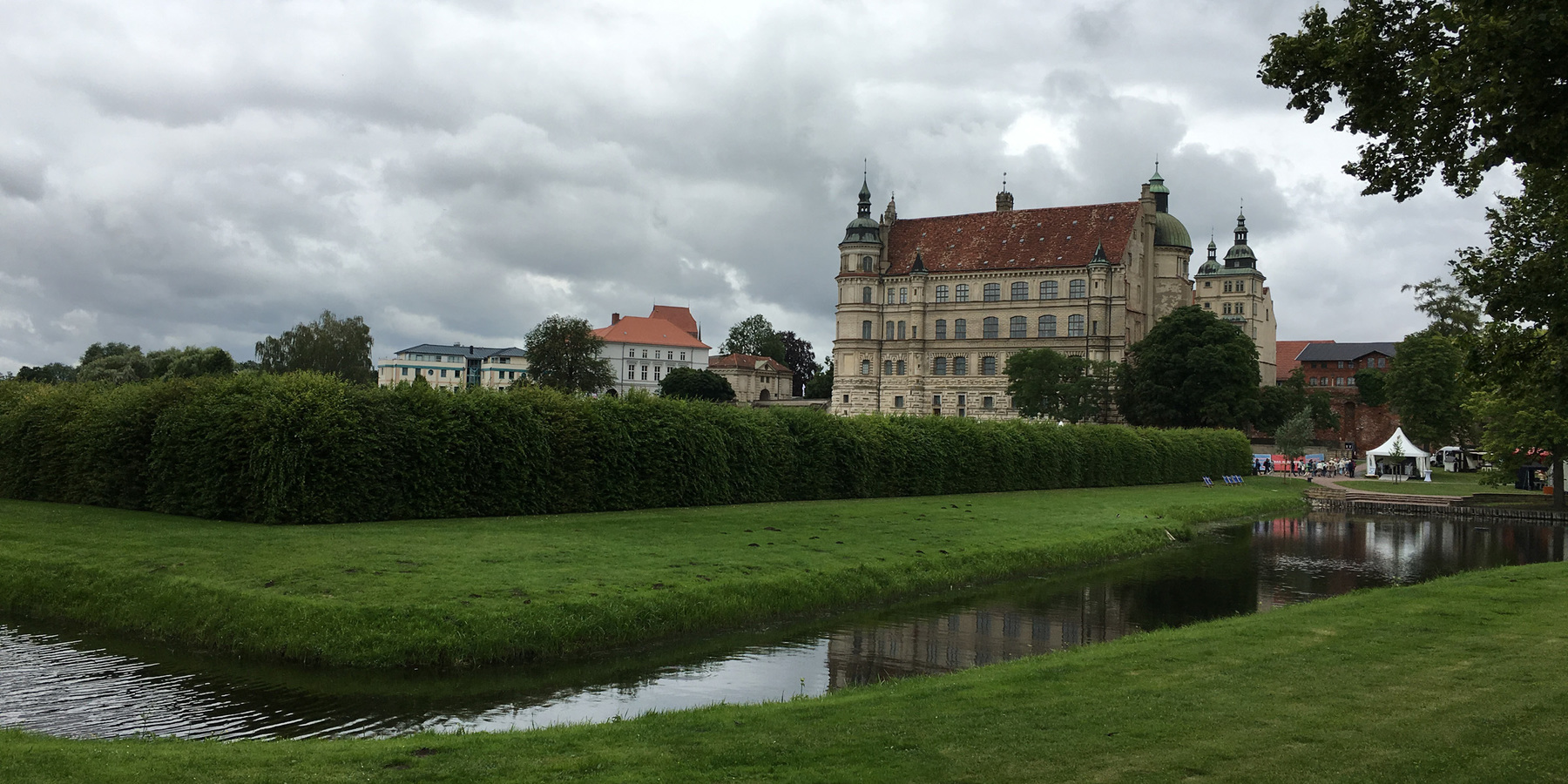 Blick über den Wassergraben © 2016 BBL M-V