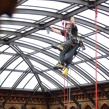 Nach 8 Jahren wird die Glaskuppel im Ständehaus Rostock zum ersten Mal gereinigt. © 2016 Betrieb für Bau und Liegenschaften Mecklenburg-Vorpommern