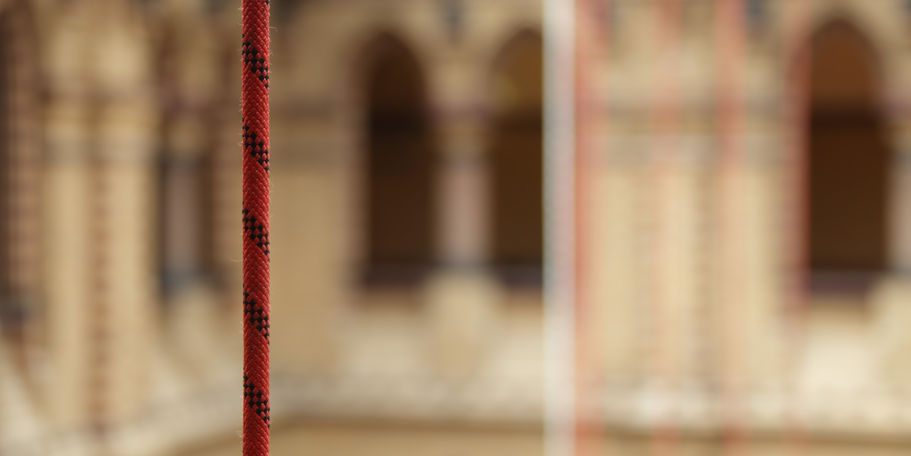 An diesen Seilen hängt alles. Die Arbeiten erfolgen in einer Höhe von ca. 24 Metern. © 2016 Betrieb für Bau und Liegenschaften Mecklenburg-Vorpommern