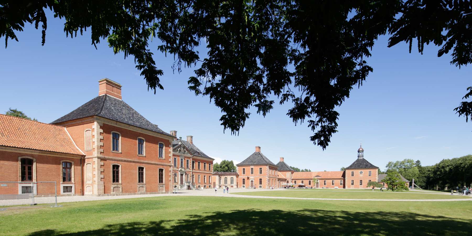 Das Land M-V investierte mit Unterstützung der Europäischen Union 36 Millionen Euro in die denkmalgerechte Wiederherstellung von Schloss und Schlosspark. © 2016 Betrieb für Bau und Liegenschaften Mecklenburg-Vorpommern