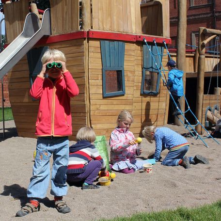 Schlossanlage Bothmer - Kinder spielen © 2016 Betrieb für Bau und Liegenschaften Mecklenburg-Vorpommern