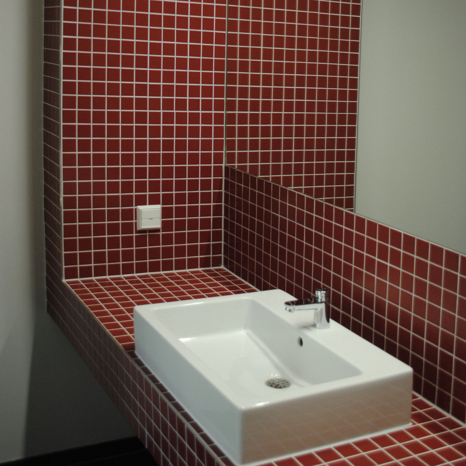 Blick in einen WC-Vorraum © 2016 Betrieb für Bau und Liegenschaften Mecklenburg-Vorpommern