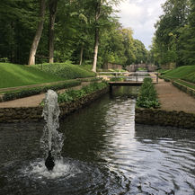 Es sprudelt nur so aus ihm heraus: ein Mönch im Großen Kanal im Schlosspark. © 2016 Betrieb für Bau und Liegenschaften Mecklenburg-Vorpommern