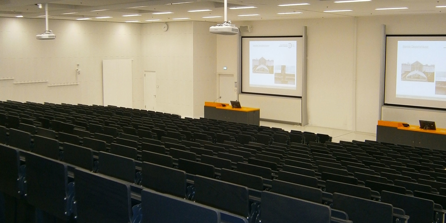 Blick in den großen Hörsaal mit insgesamt 496 Plätzen © 2016 Betrieb für Bau und Liegenschaften Mecklenburg-Vorpommern