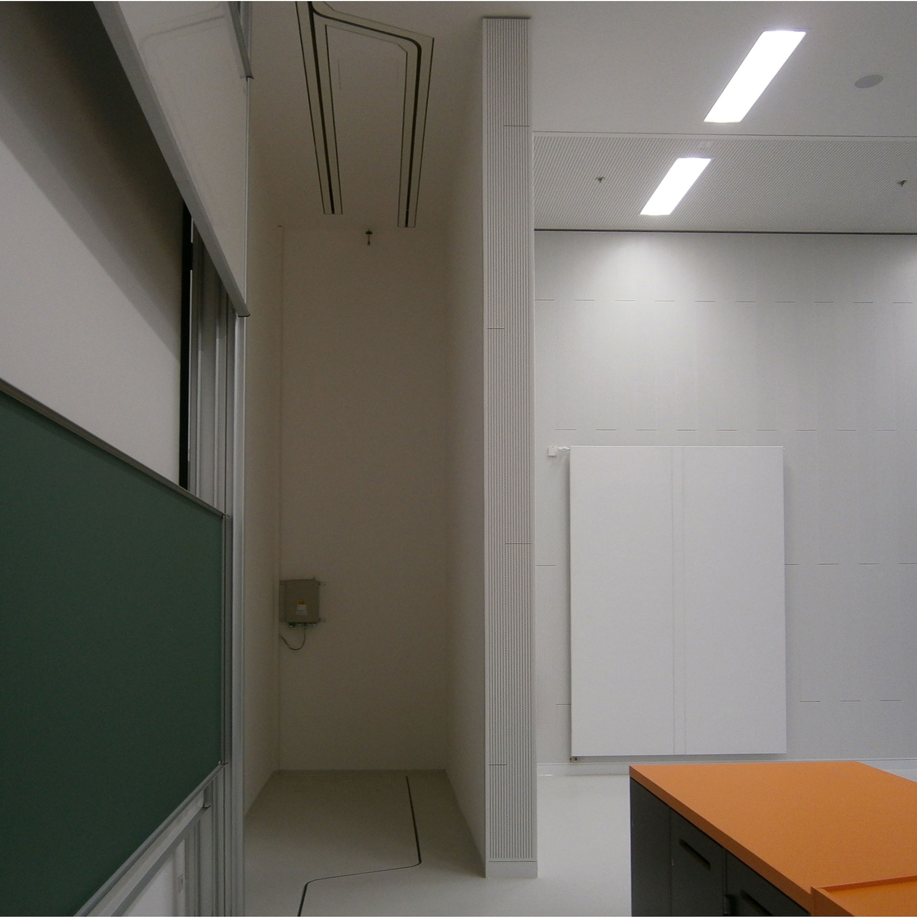 In dieser Nische werden die Teile der mobilen Trennwand geparkt, wenn sie nicht benötigt werden. © 2016 Betrieb für Bau und Liegenschaften Mecklenburg-Vorpommern