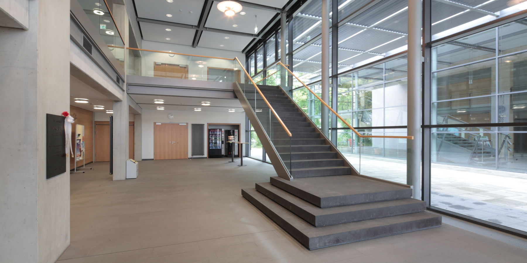 Im Foyer. © 2012 Christian Hoffmann (Betrieb für Bau und Liegenschaften Mecklenburg-Vorpommern)