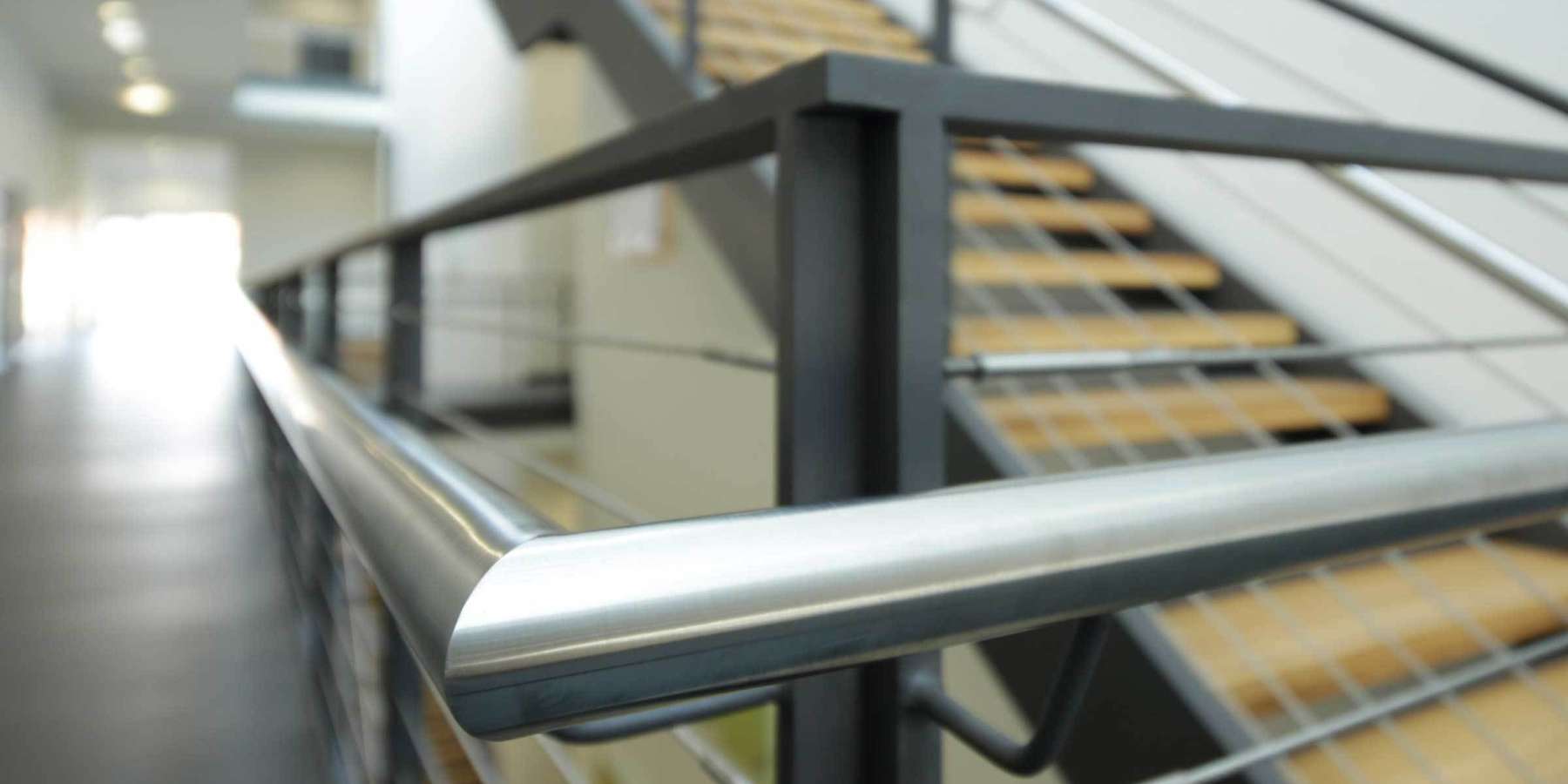 Detail Geländer mit Edelstahl-Handlauf © 2015 Betrieb für Bau und Liegenschaften Mecklenburg-Vorpommern