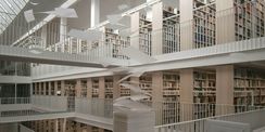 TRANSFER - Kunstinstallation von Dietrich Förster, welche den Luftraum über alle 5 Geschosse bespielt und noch erlebbarer macht © 2017 Betrieb für Bau und Liegenschaften Mecklenburg-Vorpommern