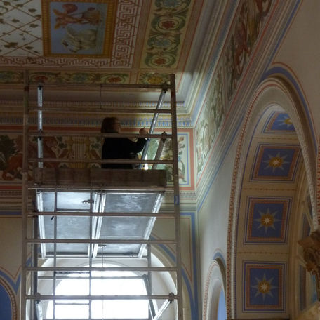 Die Restauratoren bei den Voruntersuchungen. © Prodenkmal Berlin/Bamberg