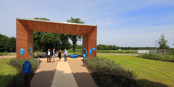 Eingang zum Elbberghaus - weithin sichtbar. © 2017 Betrieb für Bau und Liegenschaften Mecklenburg-Vorpommern