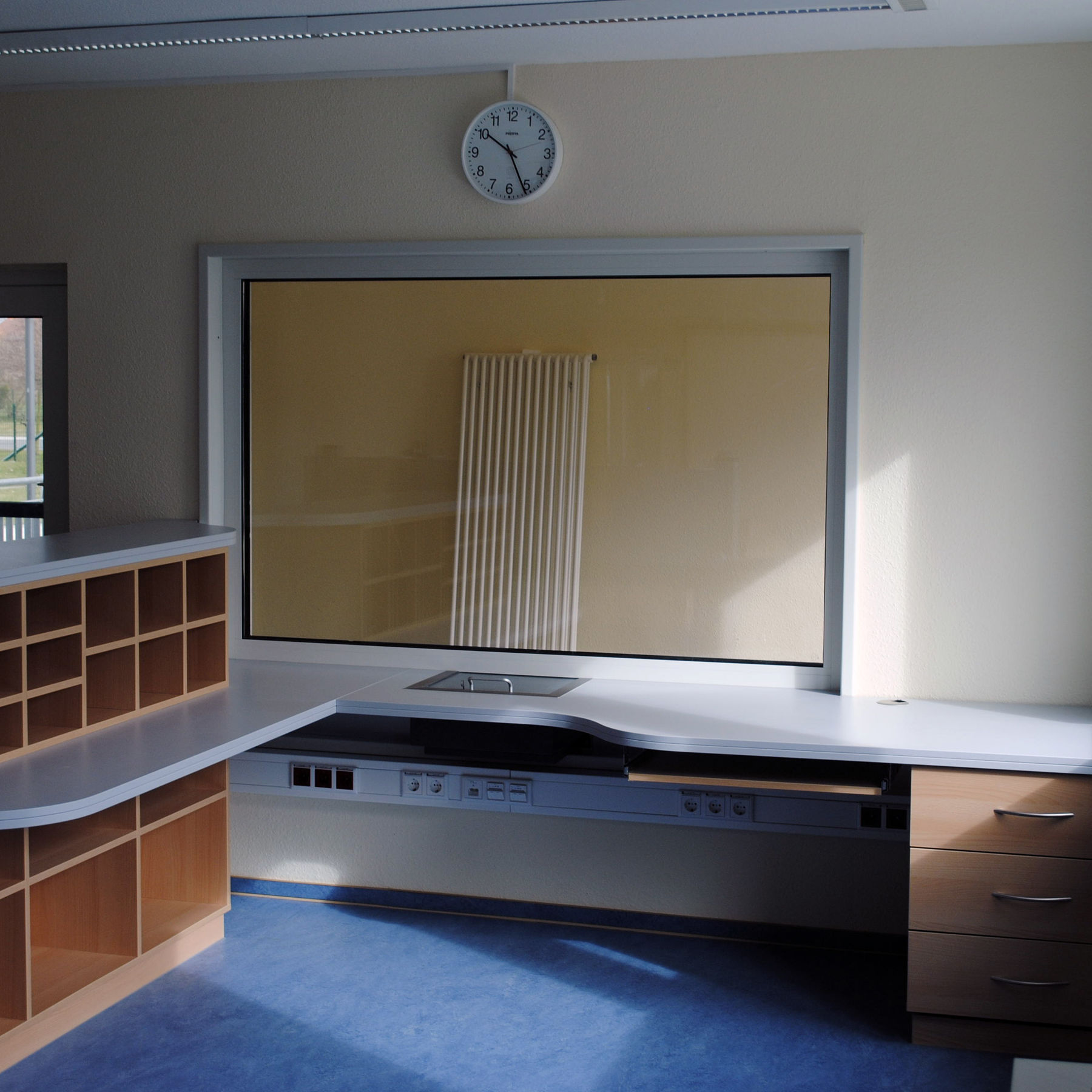 Wachraum mit Blick in den Warteraum © 2017 Betrieb für Bau und Liegenschaften Mecklenburg-Vorpommern