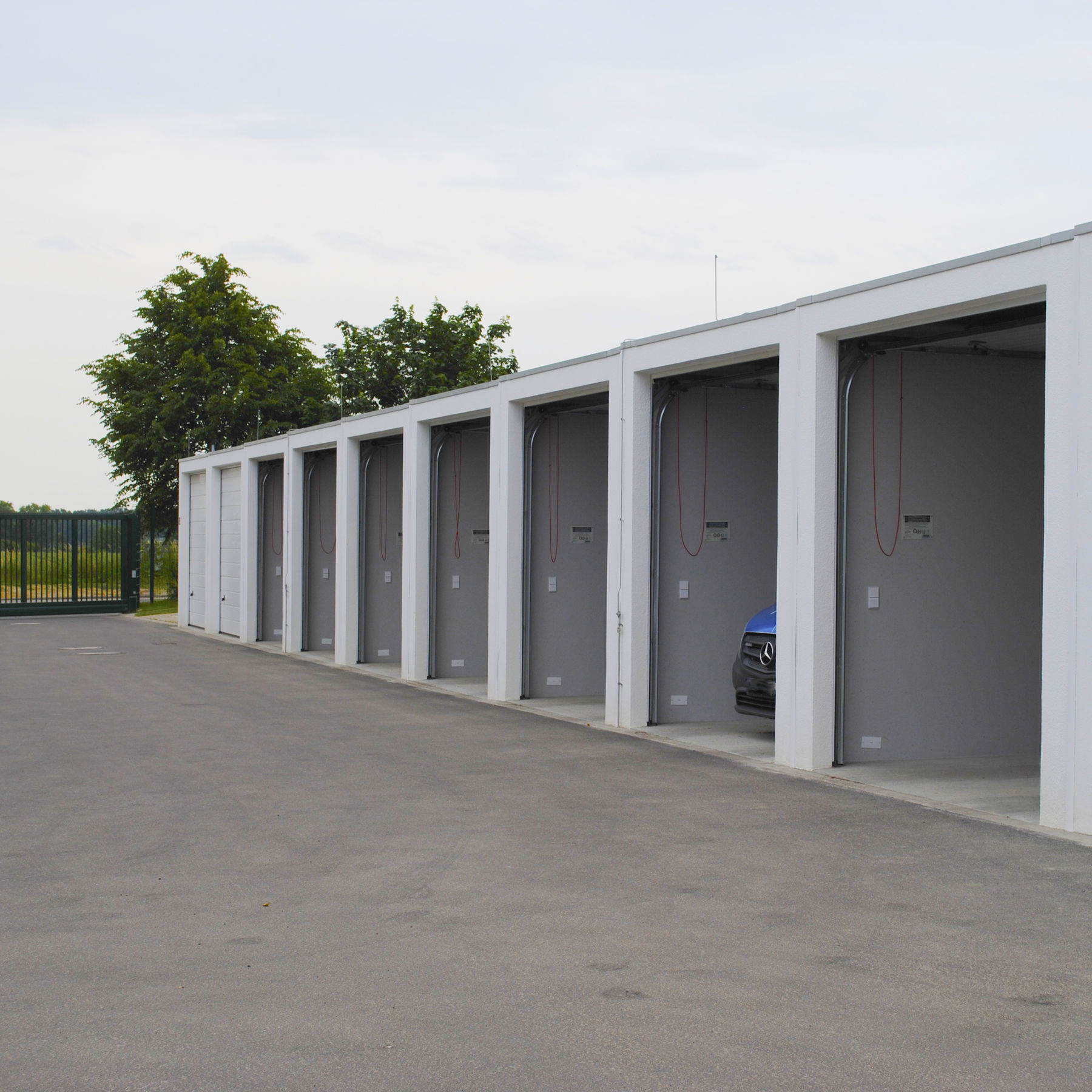 Moderne Rolltore machen eine schnelle Ausfahrt möglich. © 2017 Betrieb für Bau und Liegenschaften Mecklenburg-Vorpommern