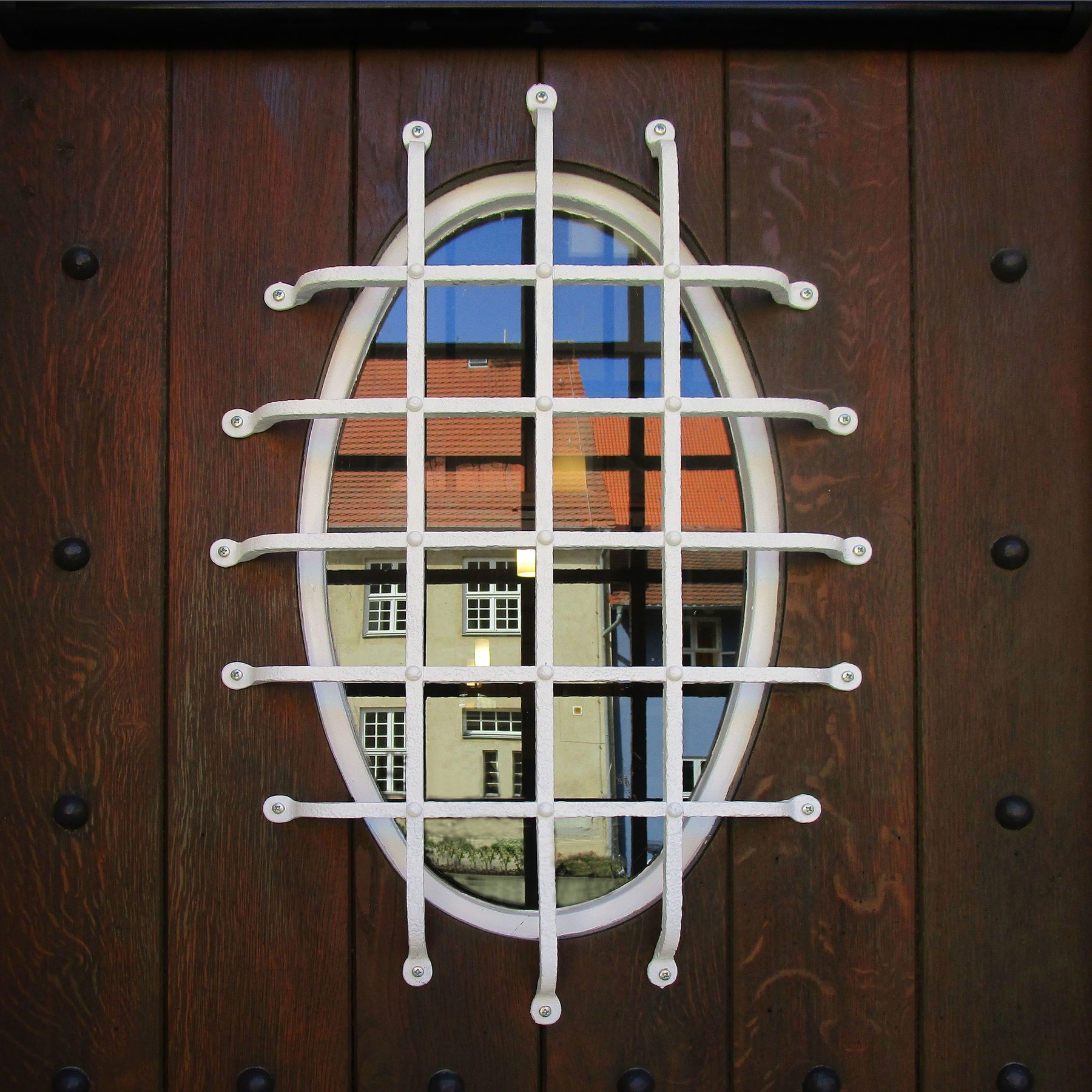 Glasausschnitt mit Gitter  in der historischen Hauseingangstür © 2017 Betrieb für Bau und Liegenschaften Mecklenburg-Vorpommern