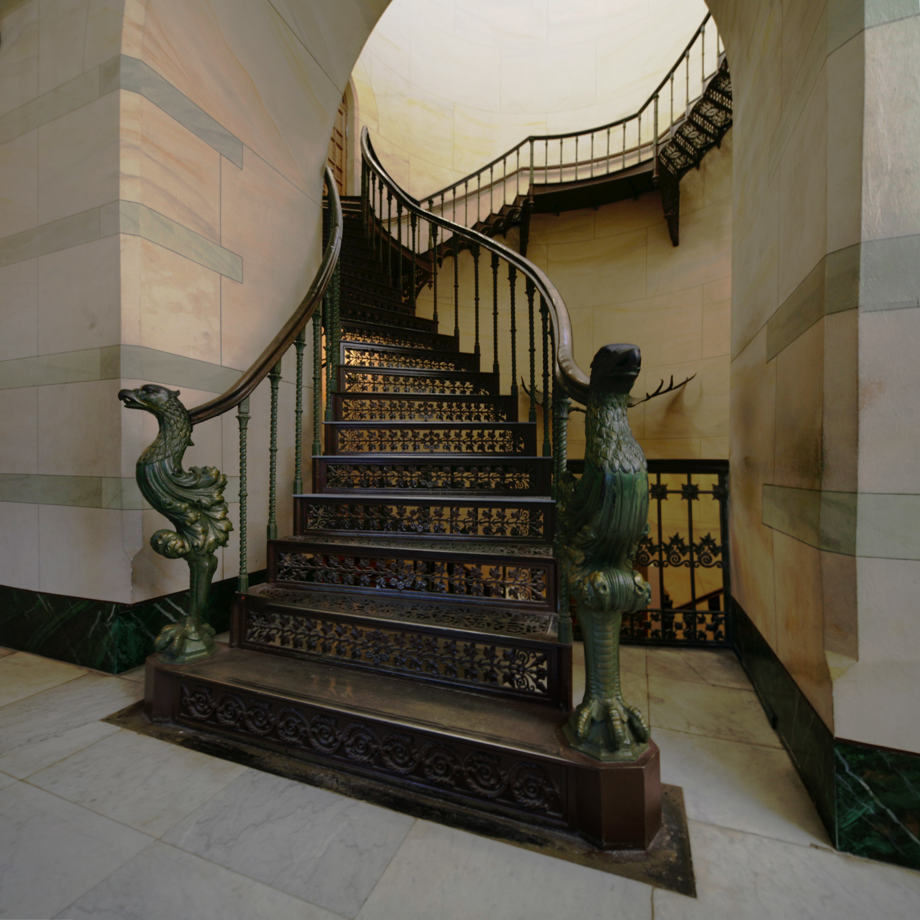 Aufgang zur gusseisernen Treppe. © 2017 Betrieb für Bau und Liegenschaften Mecklenburg-Vorpommern