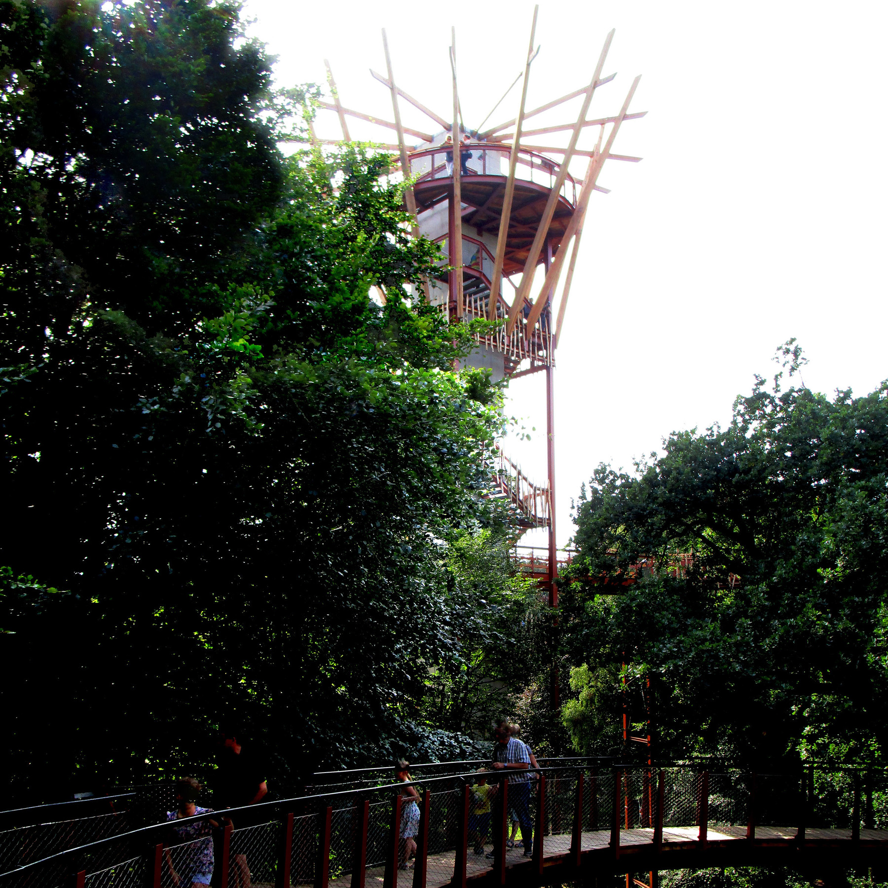 der 40 m hohe Aussichtsturm mit seiner 35 m hohen Aussichtsplattform © Betrieb für Bau und Liegenschaften Mecklenburg-Vorpommern