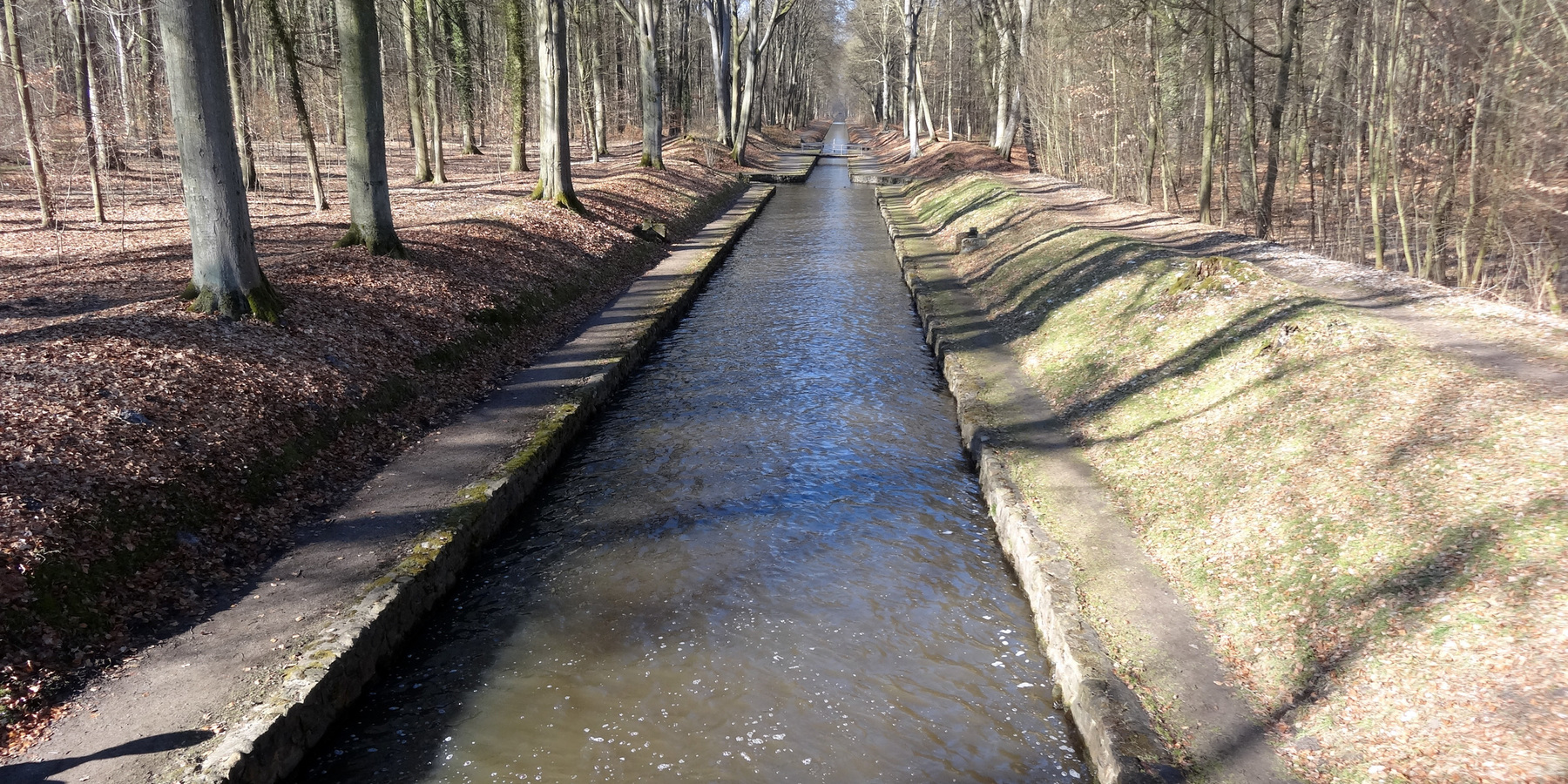 Wälle am Kanal zwischen Steinerner Brücke und Mönch vorher © 2018 Betrieb für Bau und Liegenschaften Mecklenburg-Vorpommern